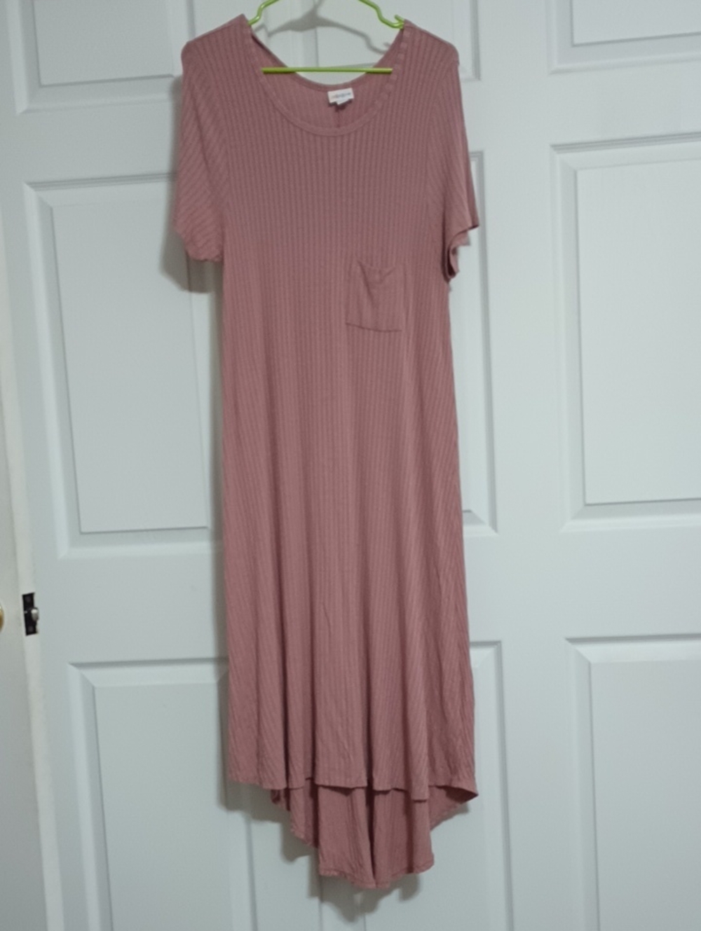 LuLaRoe Carly swing dress in a dusty pink ribbed fabric with a high-low hem.2XL